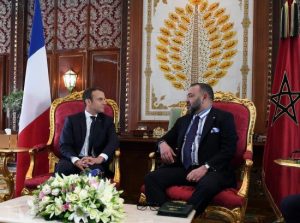 SM le Roi reçoit un appel téléphonique du président français