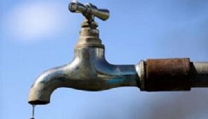 La crise de l&rsquo;interruption de l&rsquo;eau potable dans la ville de Tiznit alimente la colère des résidents, des propriétaires de cafés et des restaurants.