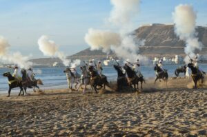 Prestation équestre sur la corniche d’Agadir  La fantasia donne du spectacle festif